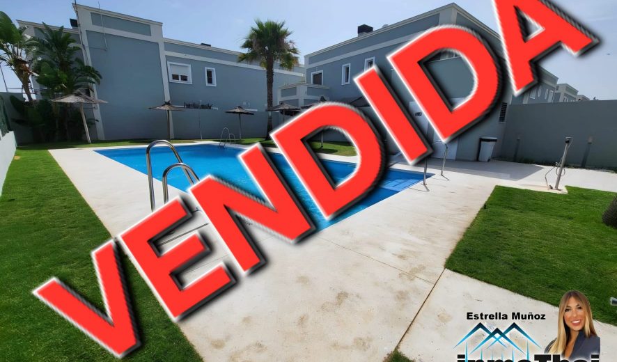 SE VENDE ADOSADO EN AVENIDA CABALLERO BONALD